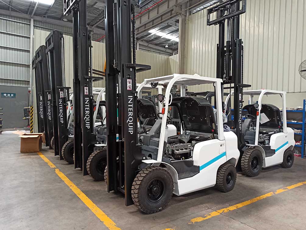 Forklift Lifts Forklift