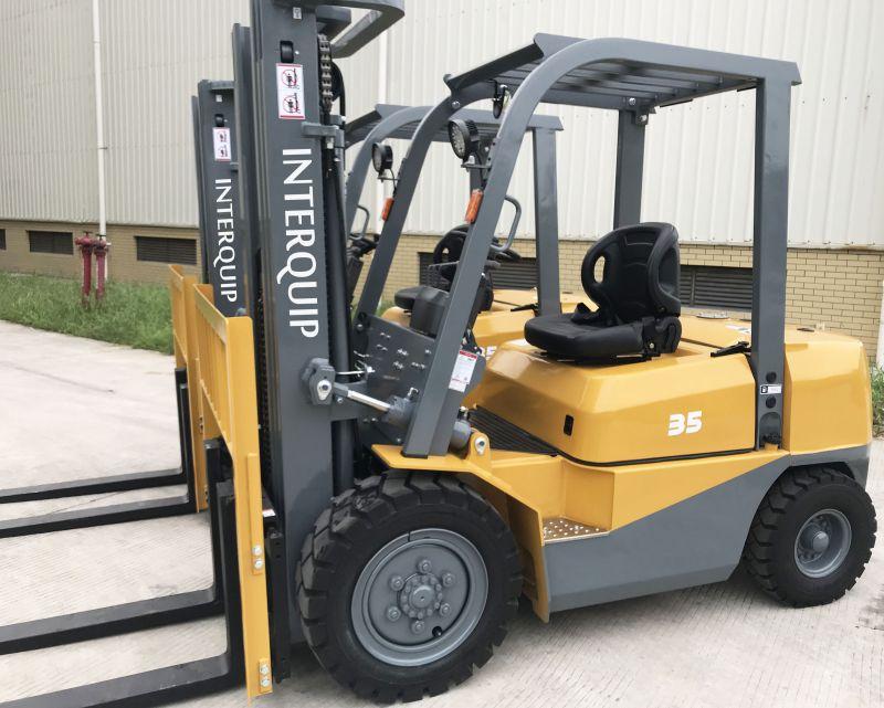 forklift with bale clamp