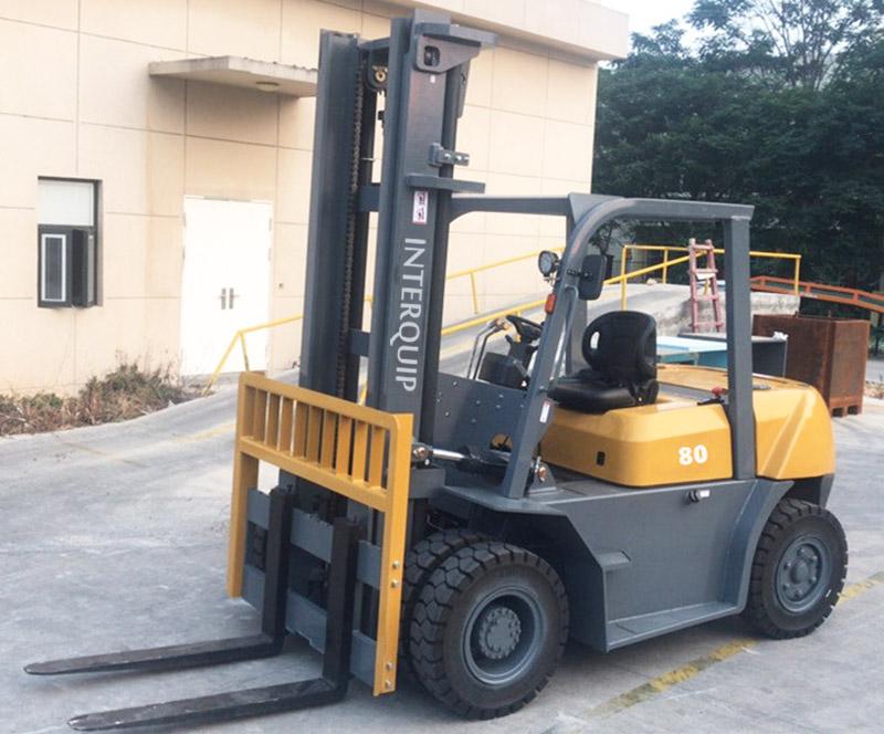 forklift with clamp